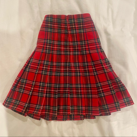 Brandy Melville Dana Plaid Skirt in Red Plaid (WITH MATCHING HEADBAND!) - Picture 6 of 6